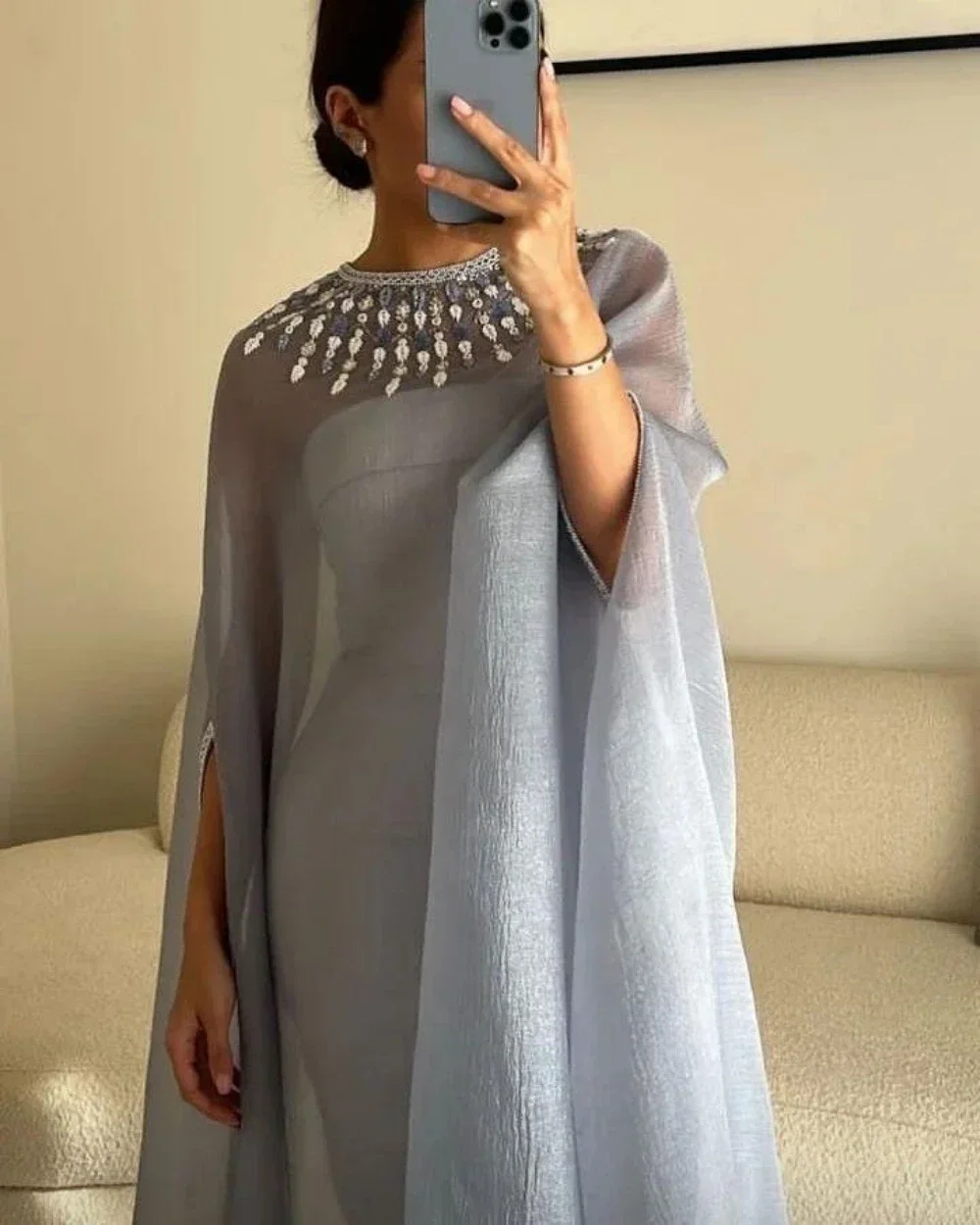 Roupões personalizados da Aráb - Women Formal Wear Dubai avaliação e preço
